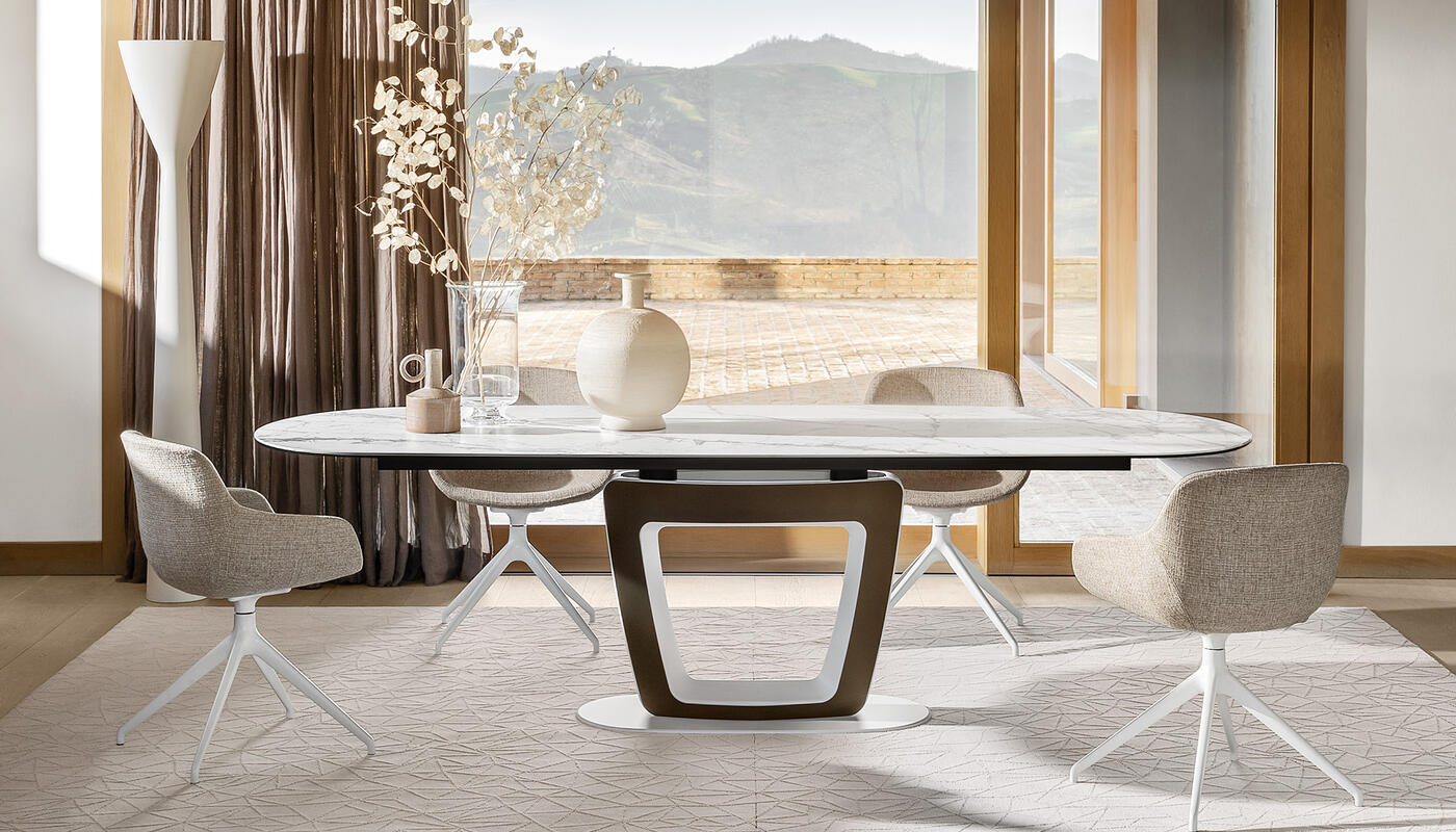 Orbital Central base table with elliptical top | Calligaris